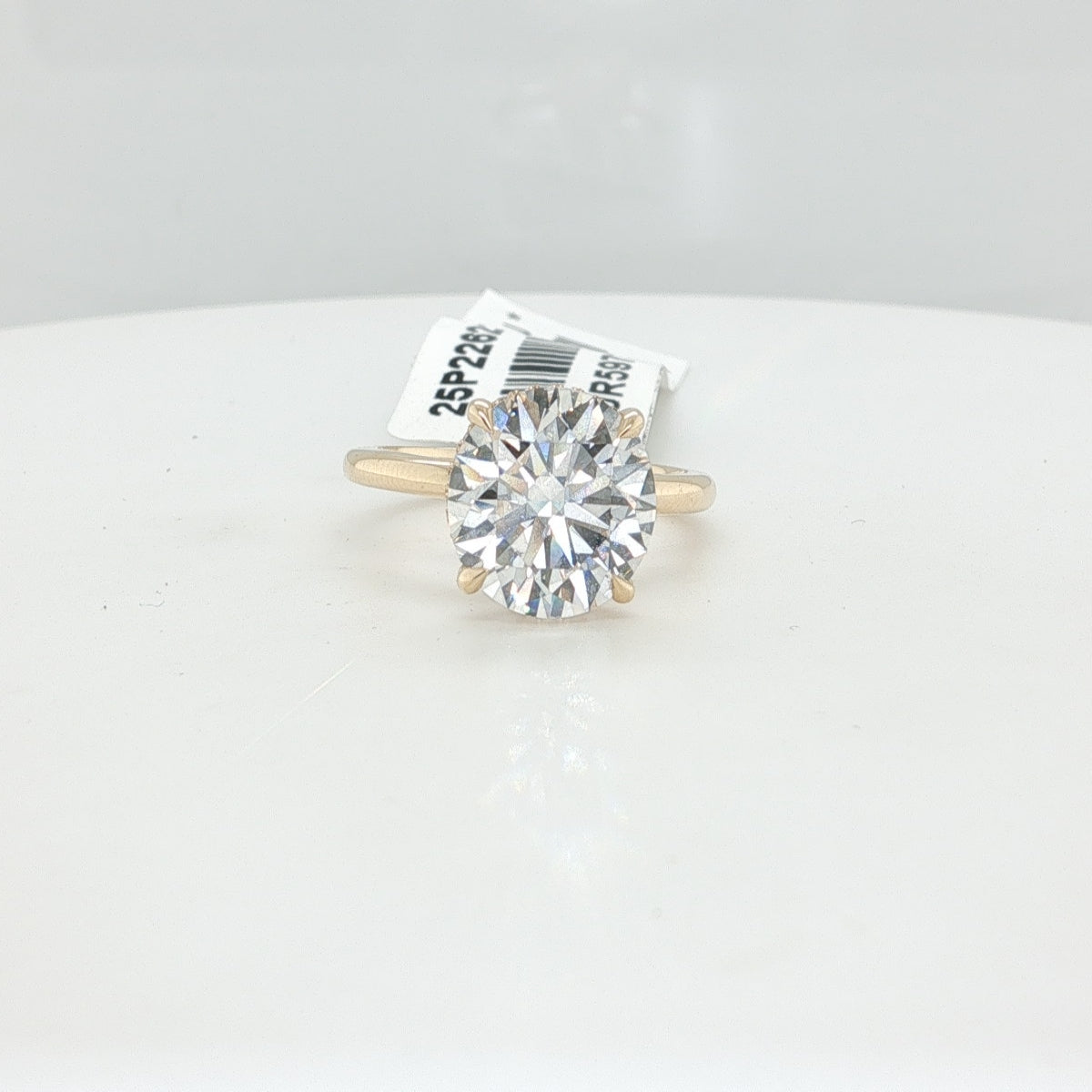 14K WHITE GOLD CHANNEL RING WITH 0.25CTW OF       BRILLIANT ROUND DIAMONDS