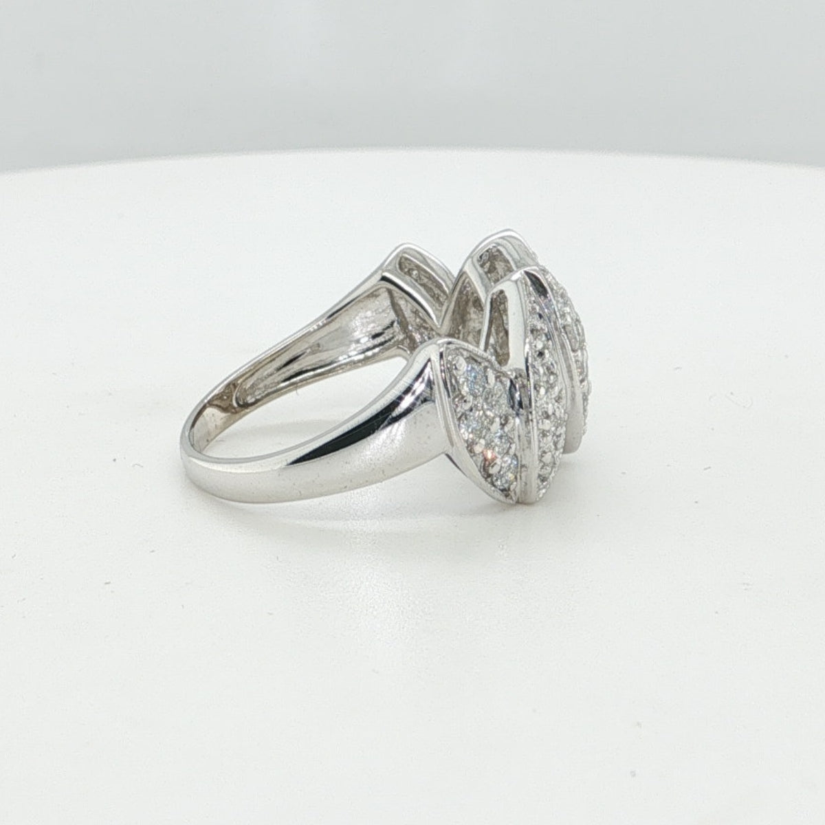 18KT White Gold Diamond Leaf Petal Ring Finger Size 7
