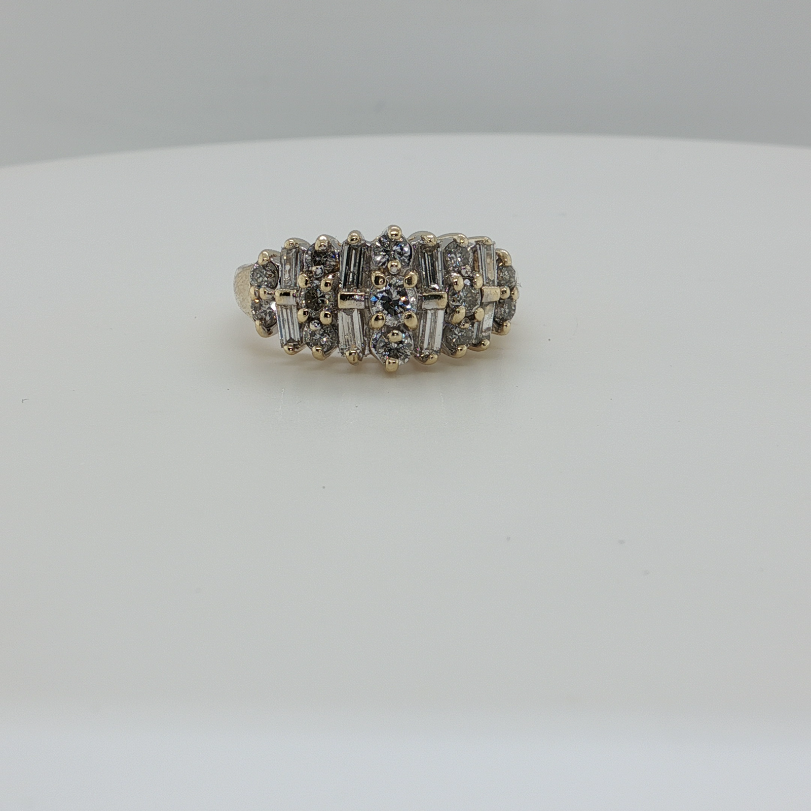 Yellow Gold Ring with Round Brilliant Cut Diamonds