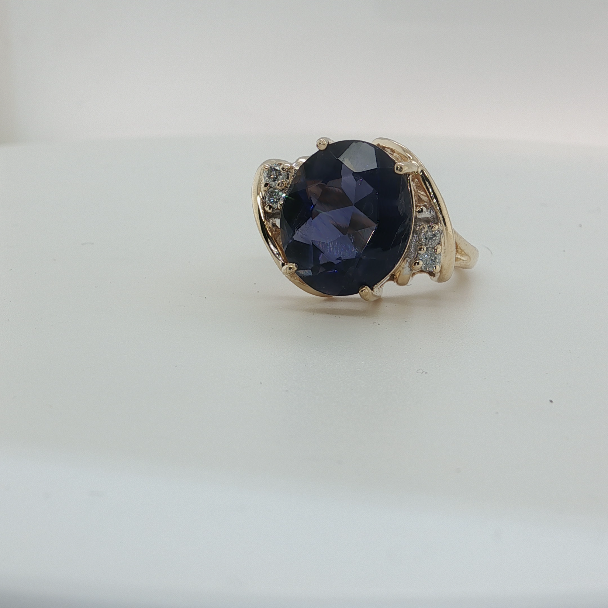 Yellow Gold Cocktail Ring with Oval Amethyst Cabochon