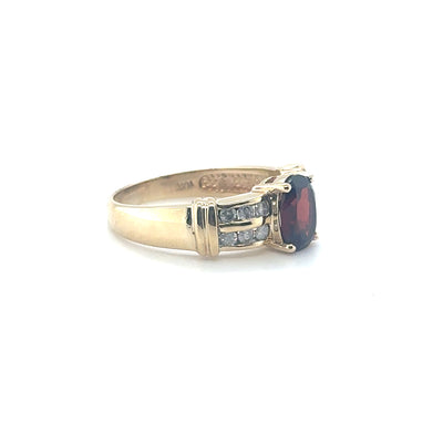 10k Yellow Gold Multistone Ring Featuring an Oval Garnet