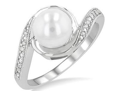 SILVER PEARL & DIAMOND RING