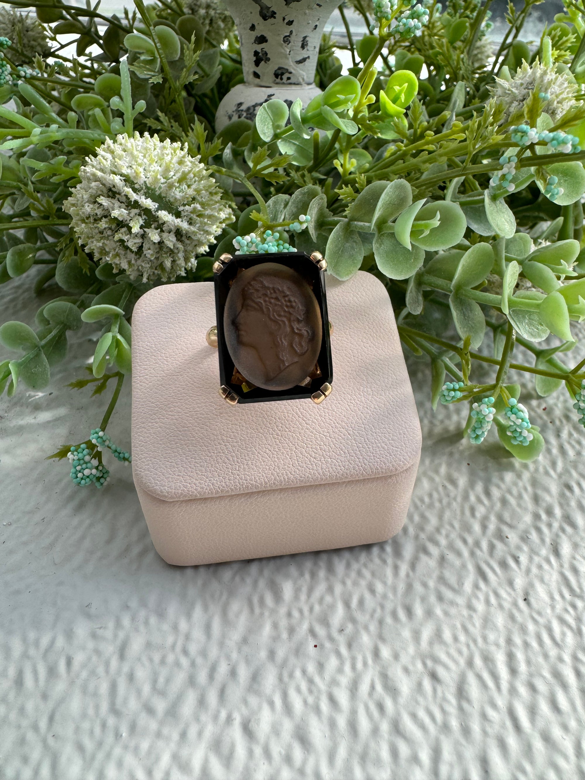 Black cameo ring deals